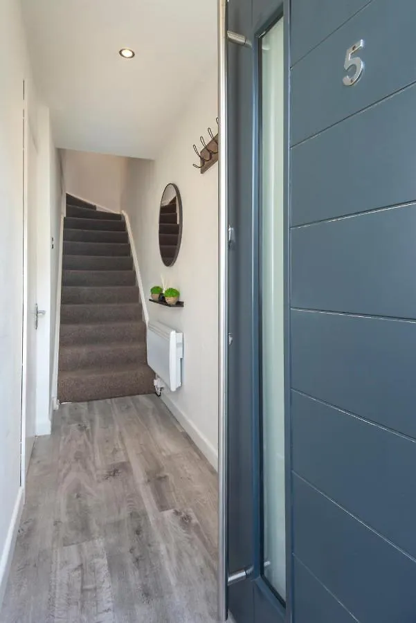 2 Bed Town House With Garden In Hackney, London Apartment