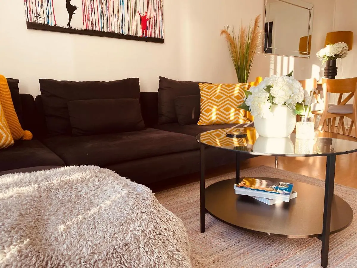 2 Bed Town House With Garden In Hackney, London Apartment 0*,