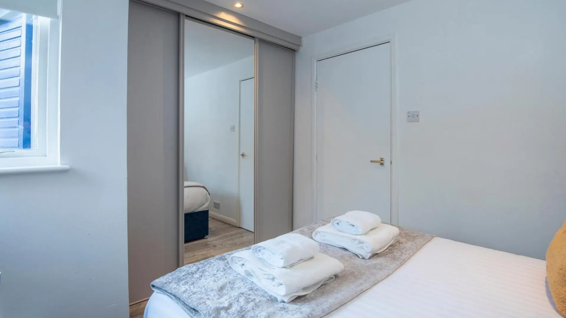 2 Bed Town House With Garden In Hackney, London Apartment 0*,  United Kingdom