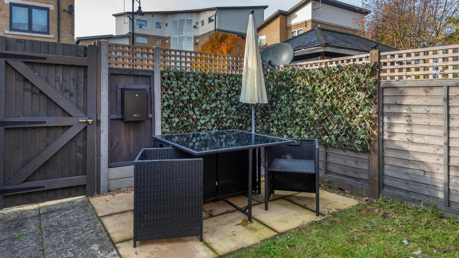 2 Bed Town House With Garden In Hackney, London Apartment