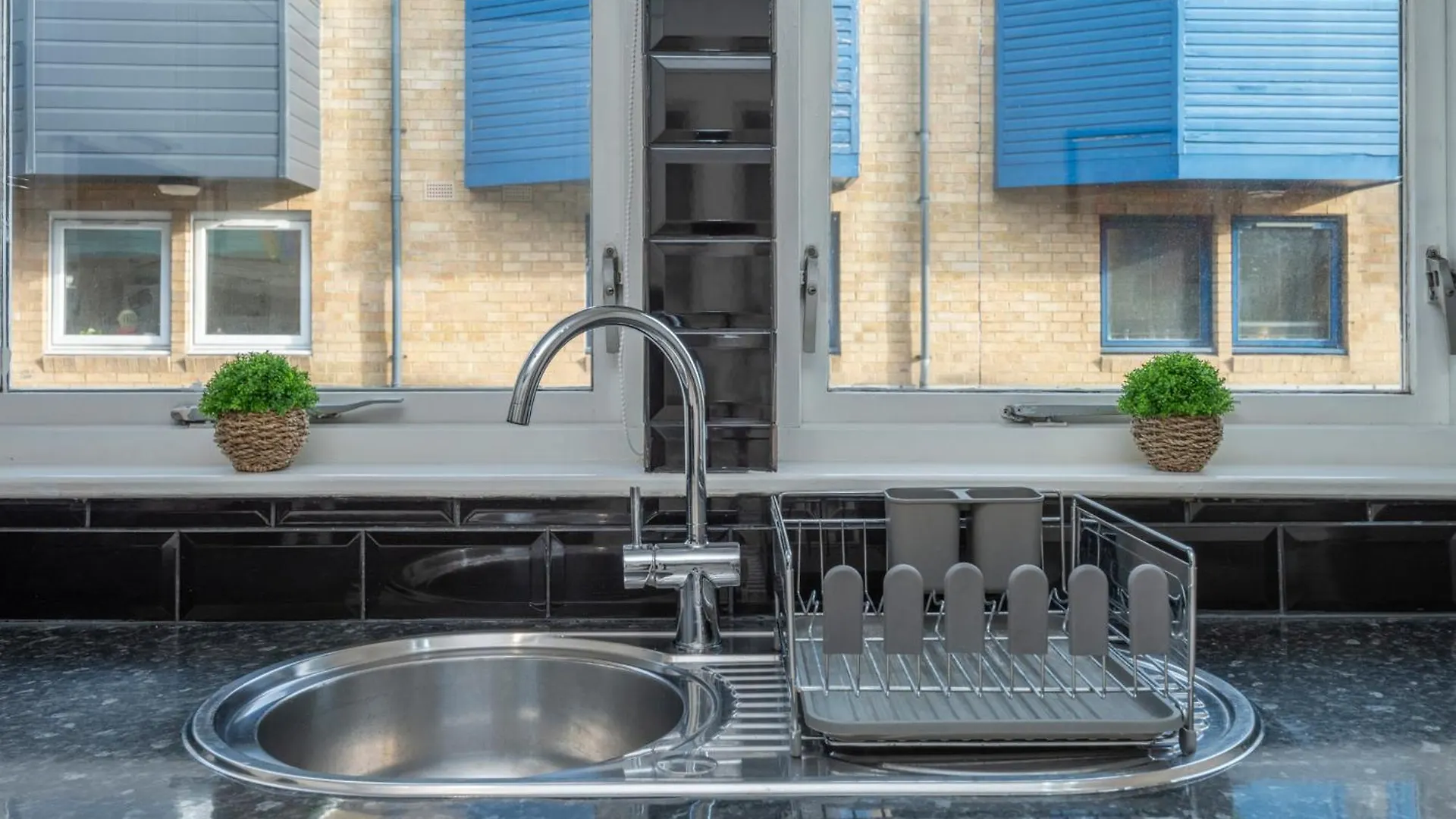 2 Bed Town House With Garden In Hackney, London Apartment 0*,