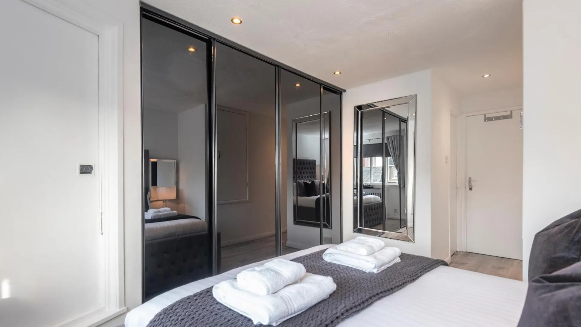 2 Bed Town House With Garden In Hackney, London Apartment