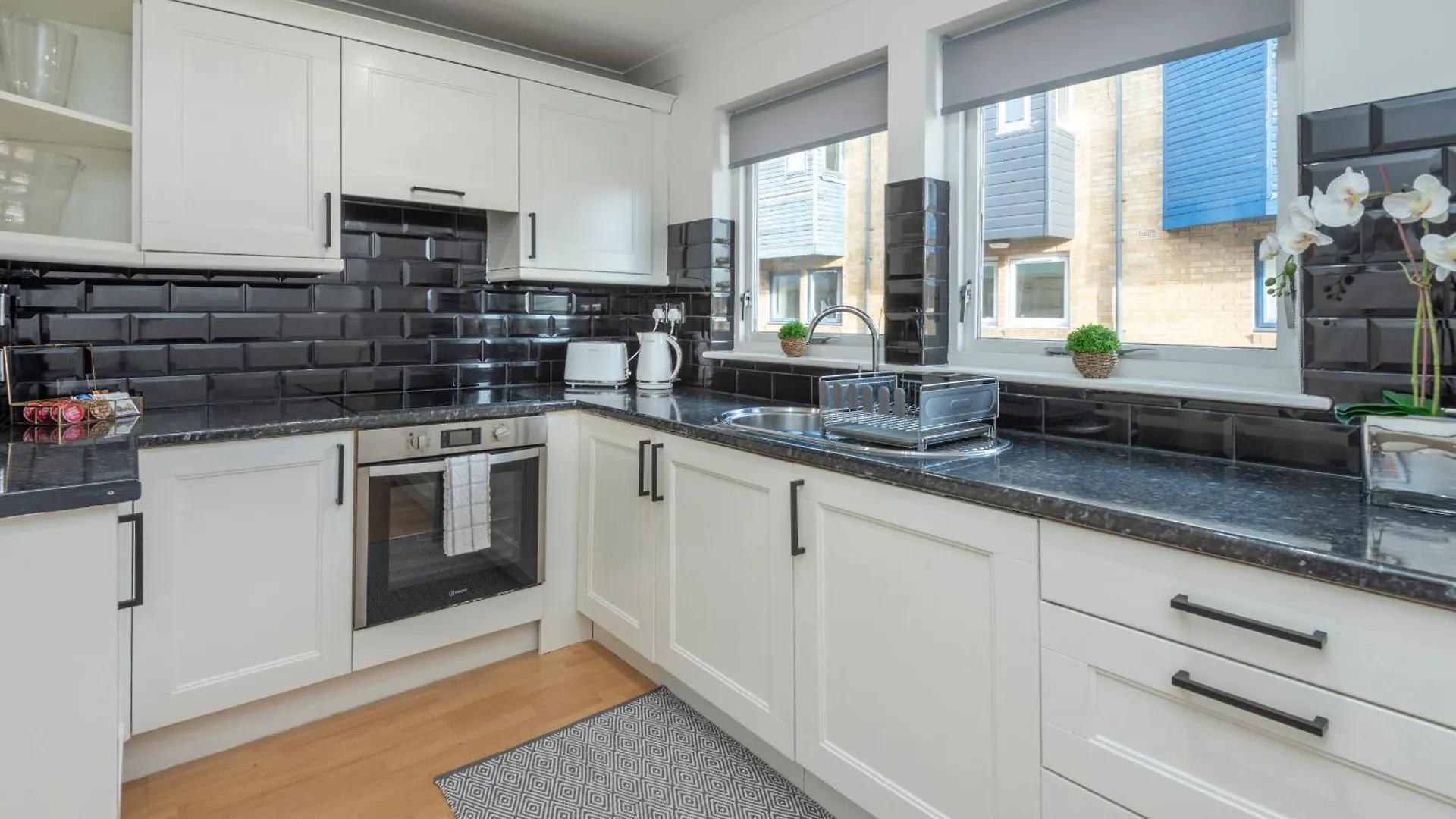 2 Bed Town House With Garden In Hackney, London Apartment